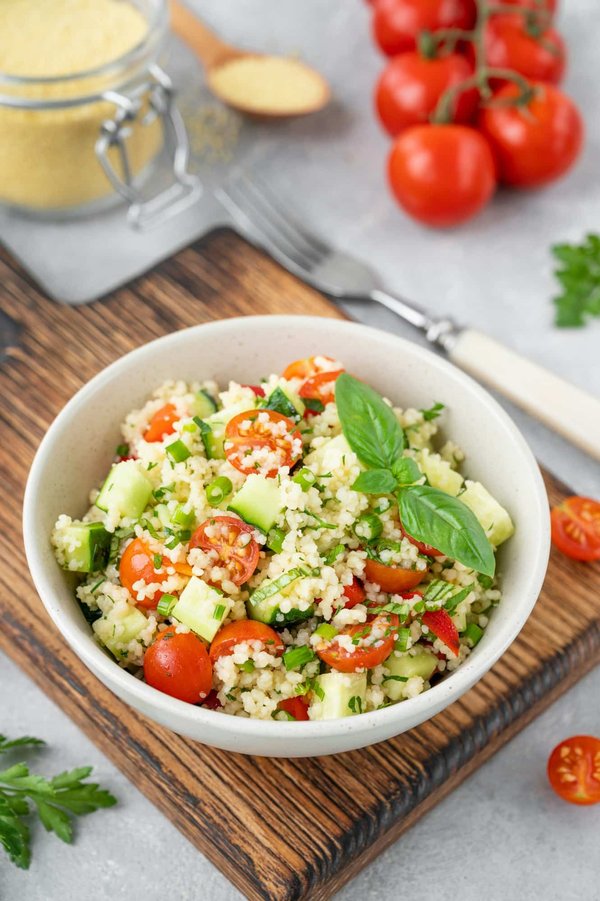 Quelle est la recette d'un taboulé revisité avec du chou-fleur cru en remplacement du couscous?