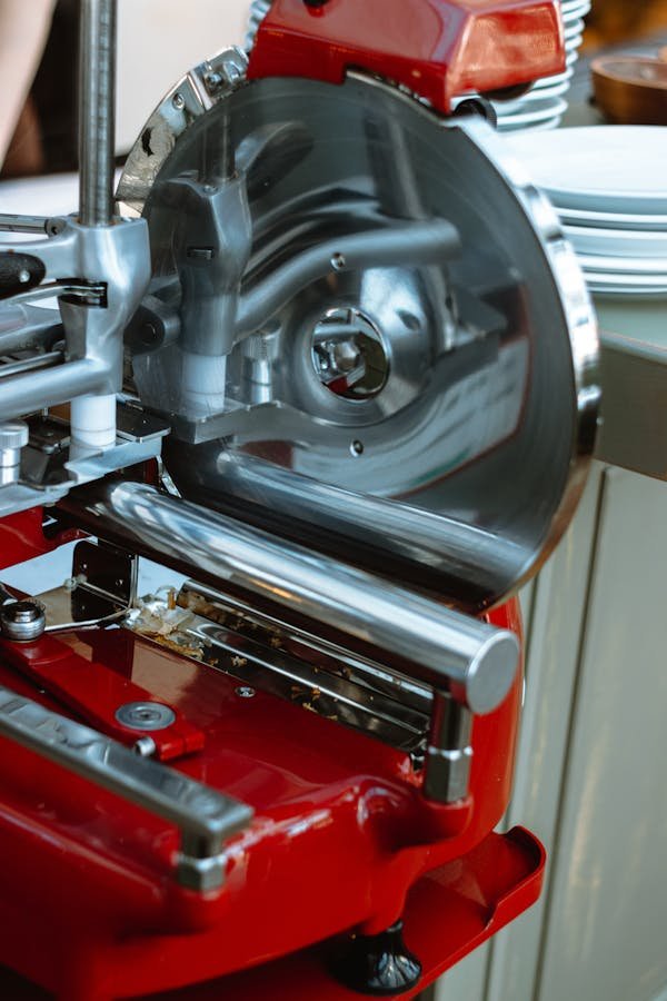 Découvrez les avantages d'une trancheuse professionnelle pour votre cuisine